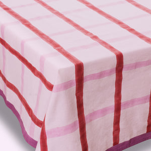Table cloth with delicate lilac gingham pattern